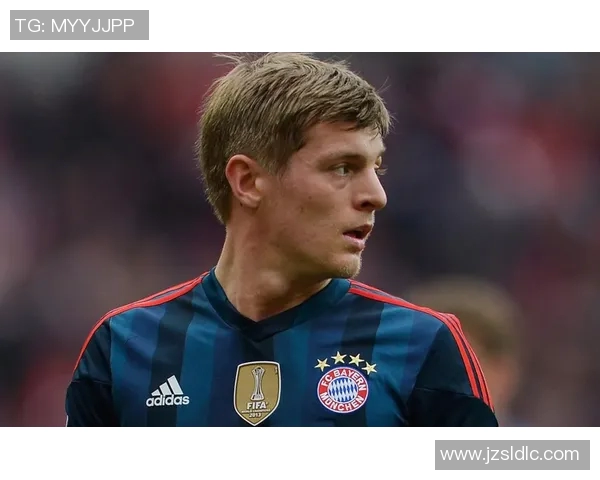 足球明星们的新年头像大比拼展现个性与风采的精彩瞬间 足球明星们的新年头像大比拼展现个性与风采的精彩瞬间