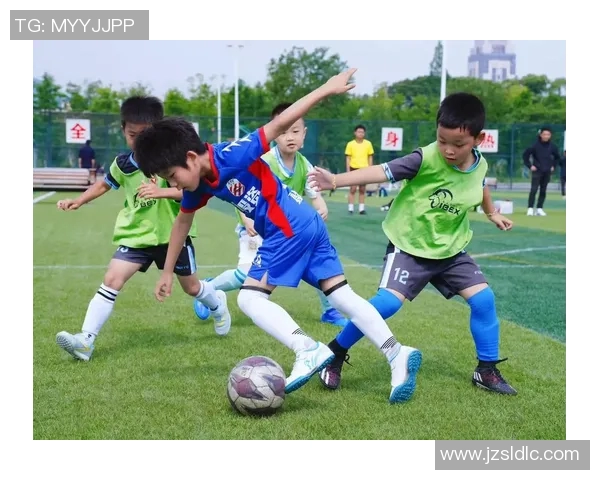 长胡子的足球明星如何在绿茵场上展现独特魅力与风采 长胡子的足球明星如何在绿茵场上展现独特魅力与风采